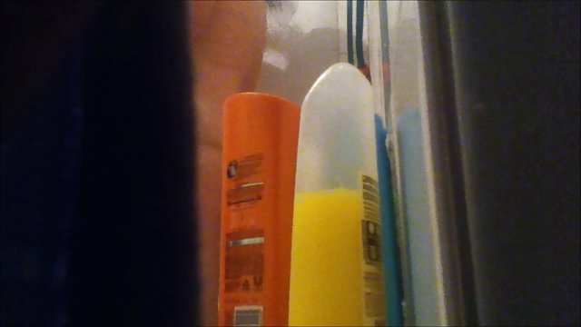 布鲁内特可爱在她的后端性交，直到他cums
