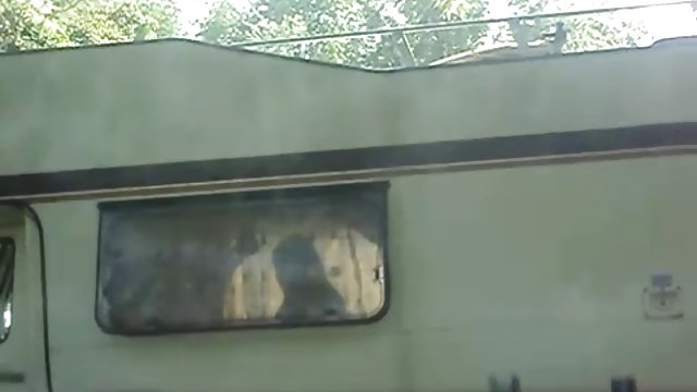 女同性恋情侣在内衣宴会上一些紧身的屁股