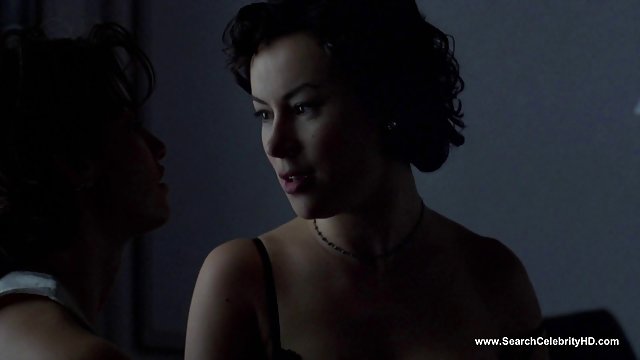 Riley Reid和Melissa Moore在一个热门的青少年三人组中