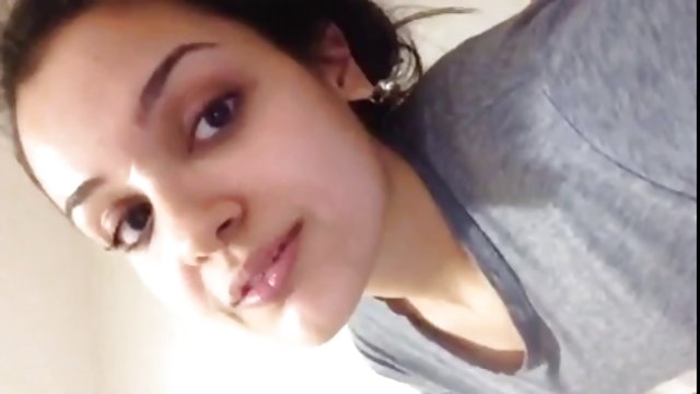 华丽的Gwen Stark准备取悦她的第一个黑色鸡巴
