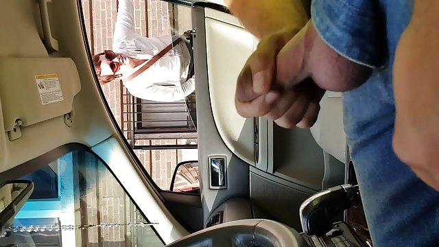 他输掉了比赛，但是她的脸上却满足了他的勇气