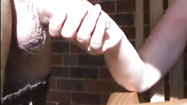 成熟的邻居被强加于学生的性行为。来自Reagan Foxx，Lucas Frost的色情视频。