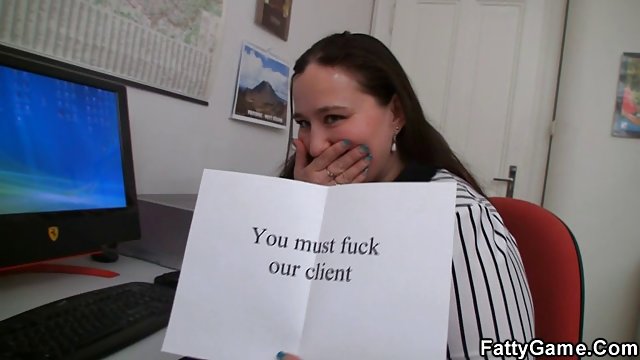 成熟的弯曲女孩对同性恋性行为。与Brandi Love，Samantha Hayes的色情视频。