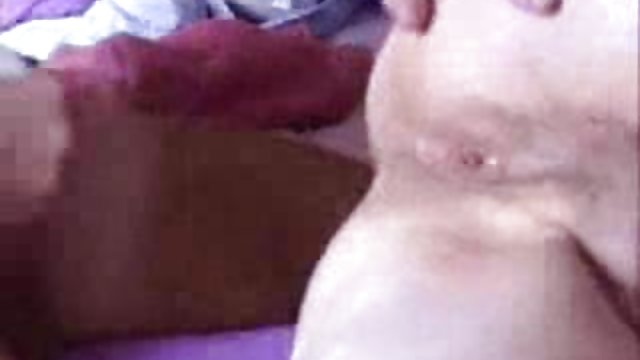 白金色的妓女骑着杖