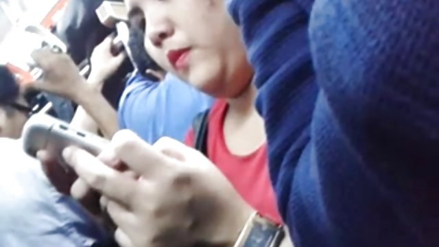 女演员吉娜情人节在假阳具椅子上自慰。与吉娜瓦伦蒂娜的色情视频。