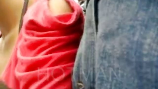 三个无用的女孩玩皮带